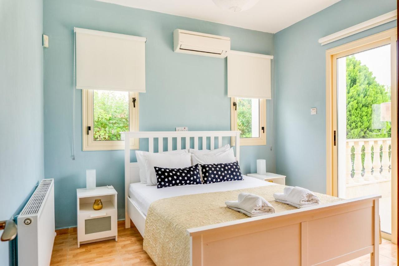 Villa Deja Blue By Ezoria Villas Coral Bay Exterior photo